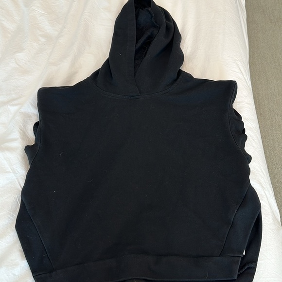 Labeye black thrown on SET! Hoodie and shorts. Small. - Picture 3 of 4